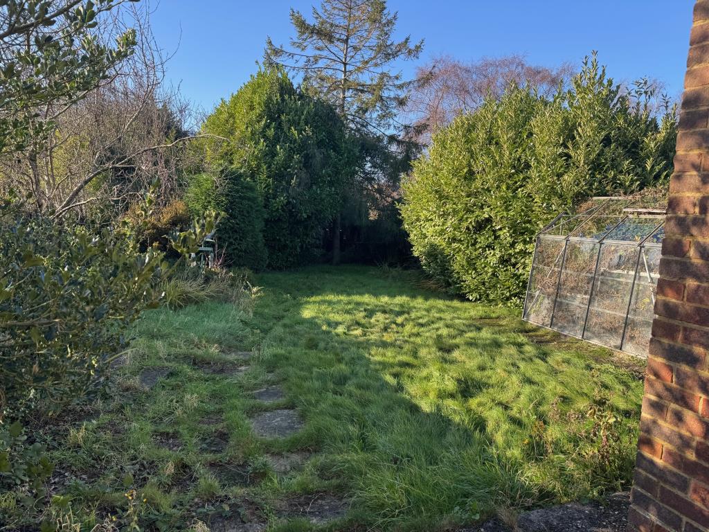 Lot: 164 - DETACHED BUNGALOW WITH GARAGE FOR TOTAL REFURBISHMENT - Rear garden